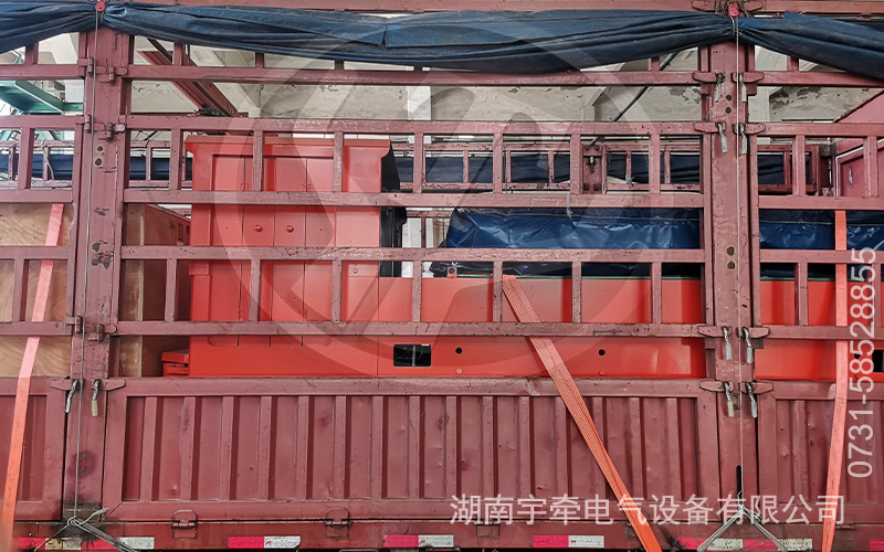 12噸鋰電池電機車裝車發貨 1.jpg