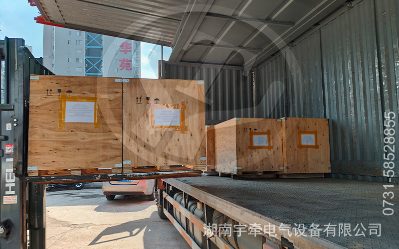 礦用湘潭電機(jī)車配件出口海外 3.jpg